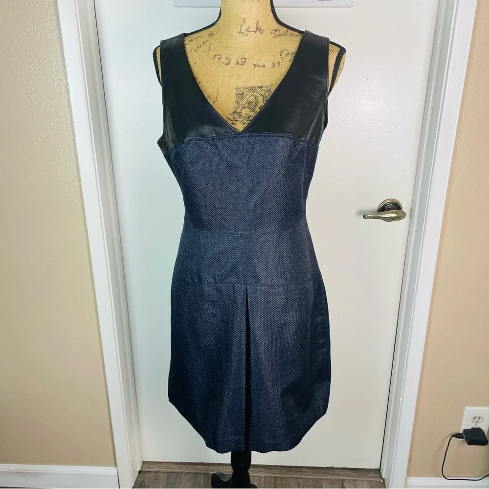 bebe Leather Trim Navy Blue Sleeveless Textured Dress Size M V-Neck Lined Party - Picture 4 of 13
